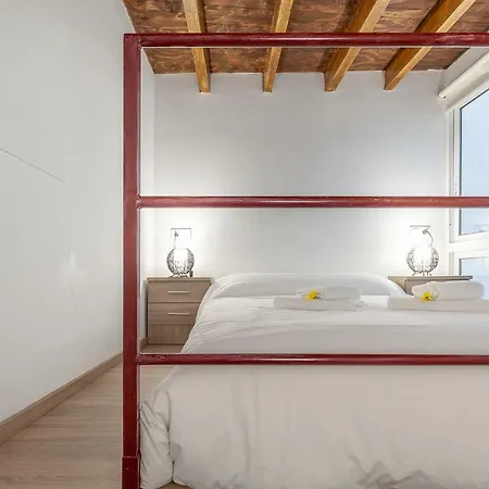 Pasaje De Amores Der - Descanso En Casa Y Vida Cultural Y Monumentos 4 Px Sevilla